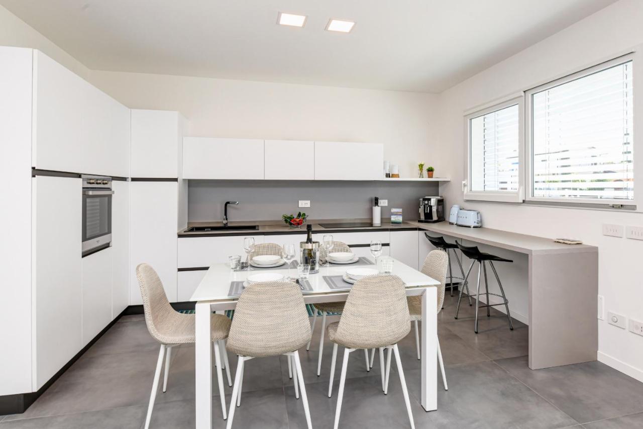 Villette Dolci Luxury Homes ペスキエーラ・デル・ガルダ エクステリア 写真